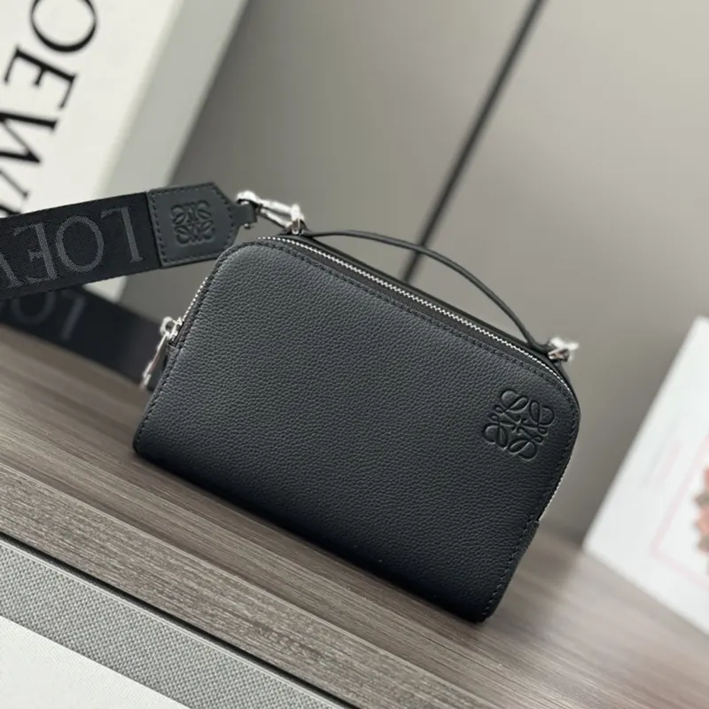 素敵な並行輸入品 ロエベ ミニ クロスボディ カメラバッグ lox70517